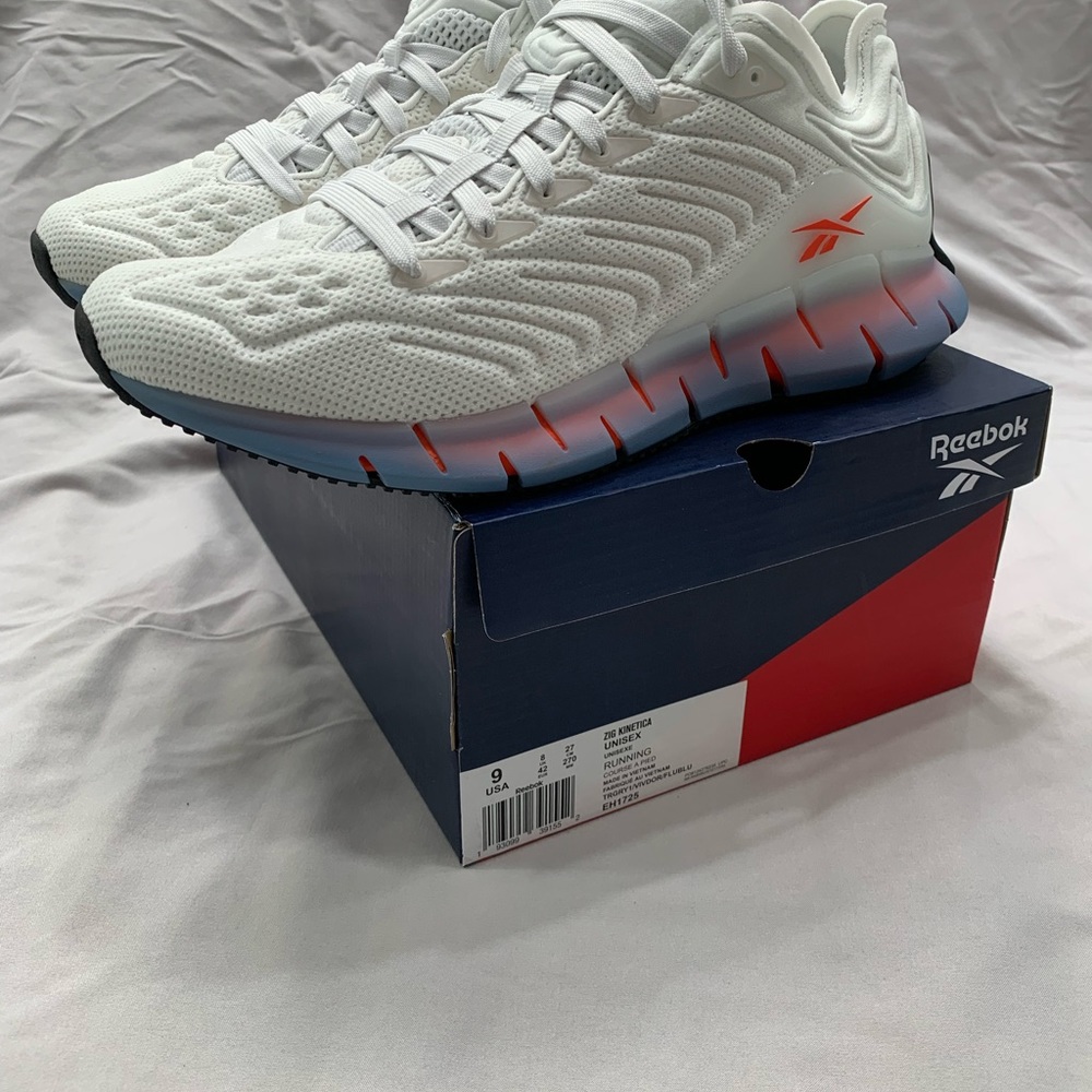 Reebok Zig Kinetica men’s size 9 running sneaker. New in box and never worn.